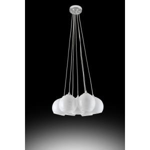 Moderna lampada a sospensione t.b.t. con sette sfere di vetro bianco per un'illuminazione elegante.