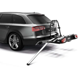 Portabici t.b.t. montato sul gancio di traino di un'auto.