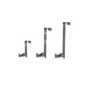 Tre organizer t.b.t. in metallo per ante di armadi di diverse dimensioni.