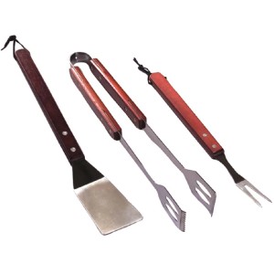 Set accessori barbecue: spatola, pinza e forchettone con manici in legno.