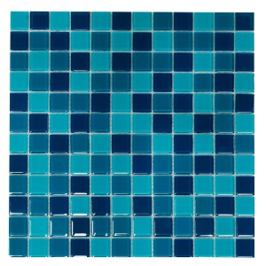Piastrelle a mosaico in vetro quadrato in varie tonalità di blu.