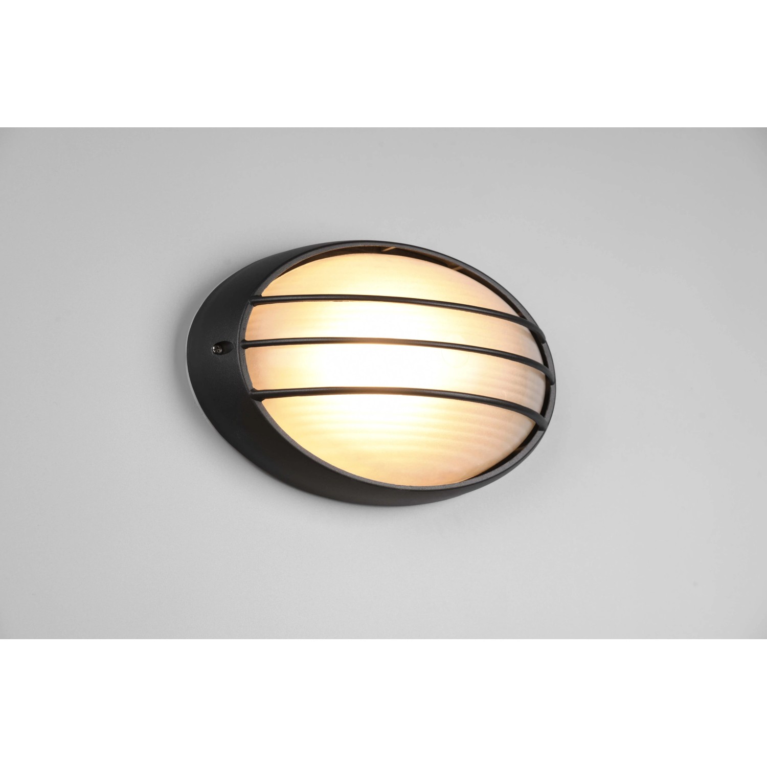Plafoniera ovale t.b.t. con cornice in metallo nero e luce bianca calda.