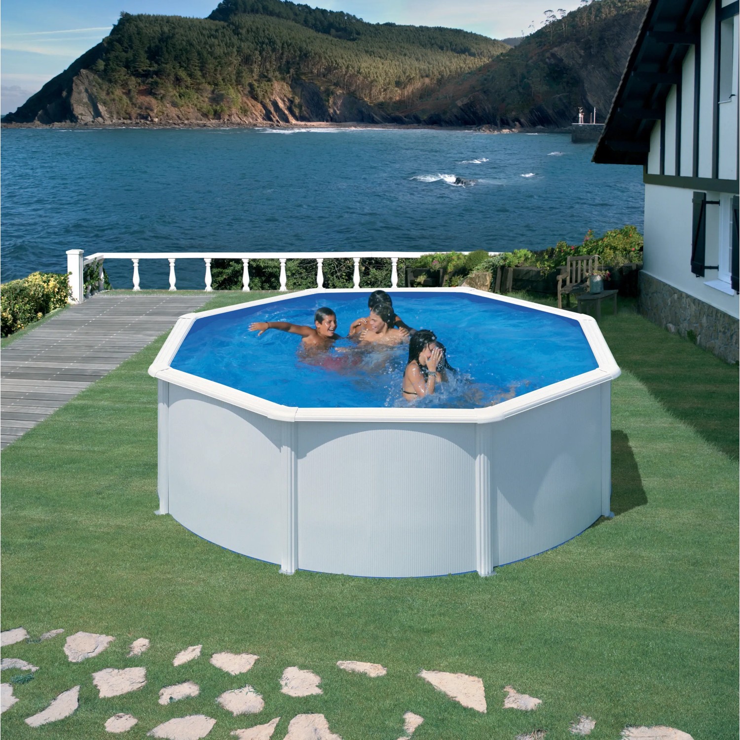 Piscina rotonda Gre Fidji con pareti in acciaio, bianca, Ø 350 cm x 120 cm, con persone che nuotano.