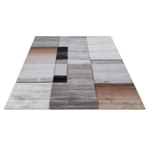Tappeto moderno con motivo geometrico nei toni del grigio, marrone e nero.