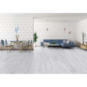 Soggiorno luminoso con pavimento vinilico Gerflor Senso Clic Premium Sunny White effetto legno.