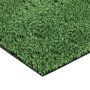 Primo piano di erba sintetica verde.