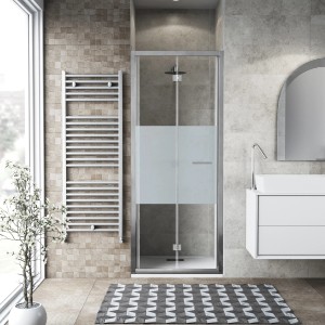 Box doccia t.b.t. con vetro parzialmente satinato.