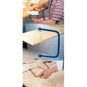 Seghetto alternativo LUX Comfort per segare il legno con precisione, con robusto telaio in metallo e manico in legno di faggio.