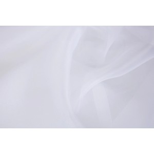 Tessuto fine bianco per una tenda ariosa o decorazione.