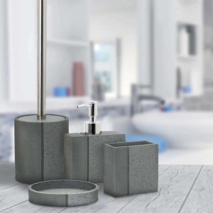 Set di accessori da bagno grigi da 5 pezzi per il bagno.