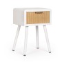 Comodino bianco con cassetto in legno e tre gambe.