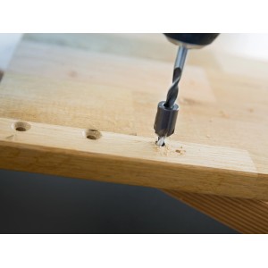 LUX HSS svasatore in uso: Foratura e svasatura del legno per viti.