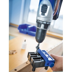 Dima per tasselli LUX Classic in plastica utilizzata con trapano per giunzioni precise.