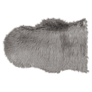 Tappeto grigio e peloso t.b.t. della categoria tappeti a pelo lungo.