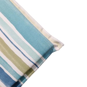 Cuscino da esterno t.b.t. a righe blu e verdi.