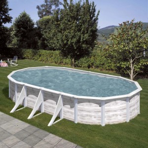 Piscina ovale Gre Finlandia con look Nordic in bianco, 730x375x120 cm. Piscina fuori terra con decoro legno.