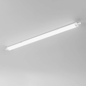 Plafoniera LED t.b.t. bianca montata su un soffitto.