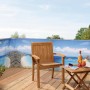 Balcone con paravento per balcone South Seas come schermo per la privacy, sedia e tavolo su ponte di legno.