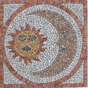 Piastrella a mosaico t.b.t. con motivo sole e luna.