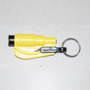Moschettone t.b.t. giallo con taglia cinture e martello d'emergenza su portachiavi.