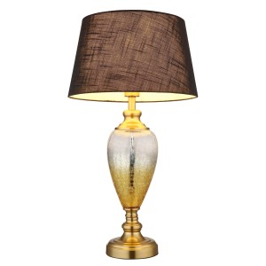 Elegante lampada da scrivania con paralume nero e base in vetro dorato decorato.