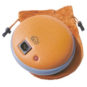 Scaldino elettrico t.b.t. rotondo arancione con custodia. Dispositivo di riscaldamento domestico.