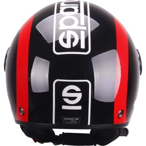 Casco nero t.b.t. con strisce rosse e logo del marchio per accessori auto.