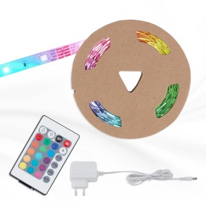 Brilo RGB-LED Flexband 3m con telecomando, alimentatore e arrotolato su una bobina di cartone.