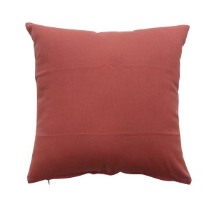 Cuscino decorativo quadrato color corallo. Ideale per divano o letto.