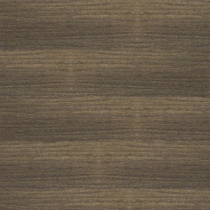 Primo piano di una superficie in legno trattata con impregnante.