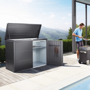 Biohort HighBoard 160 box da giardino in grigio scuro metallizzato con coperchio e porta aperti, usata come stazione grill.