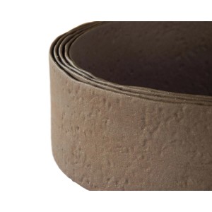 Bordura per prato marrone su rotolo per la progettazione del giardino.