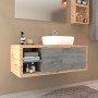 t.b.t. Mobile bagno con lavabo e ripiani dal design moderno.