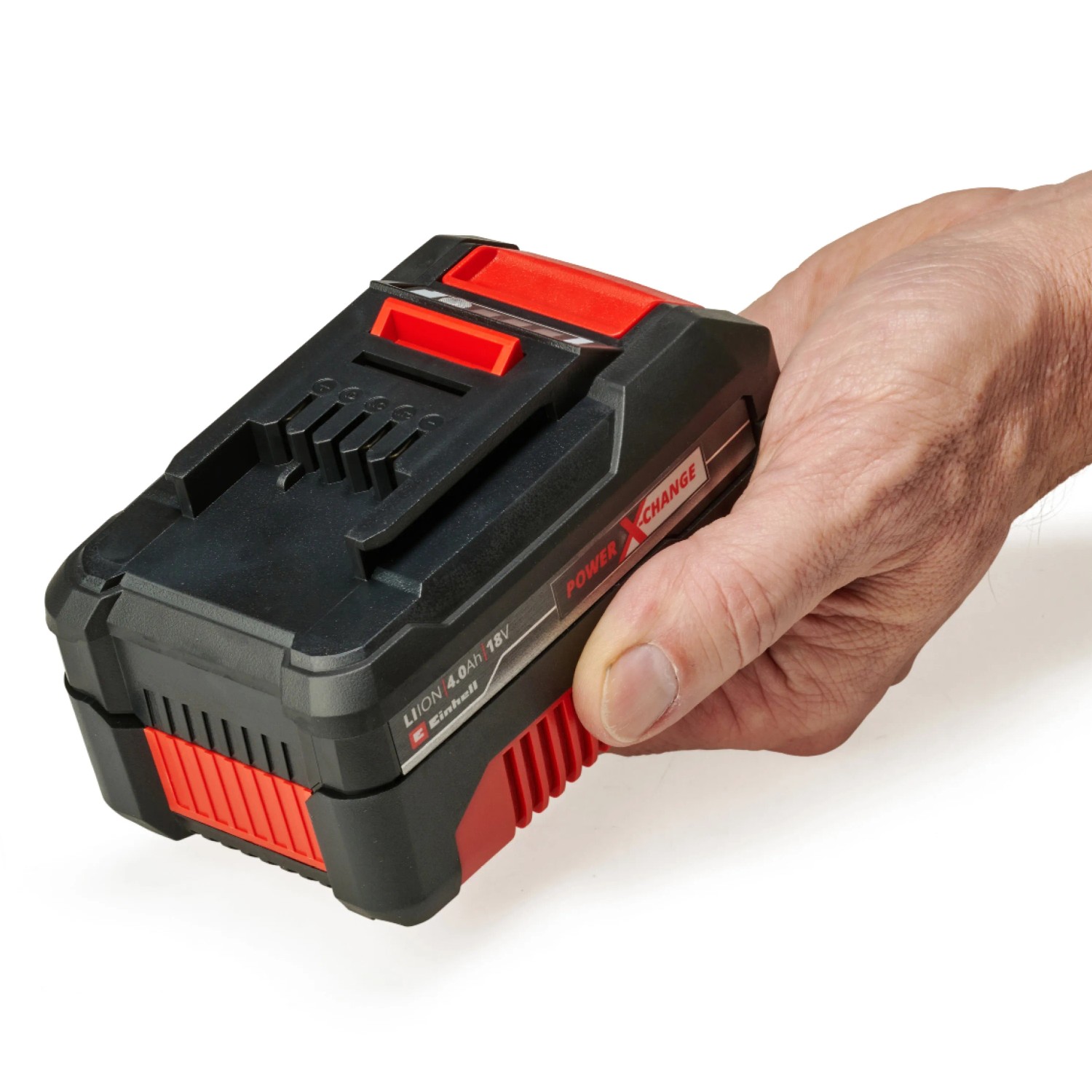 Batteria Einhell Power X-Change 18V 4Ah in mano, batteria per elettroutensili.