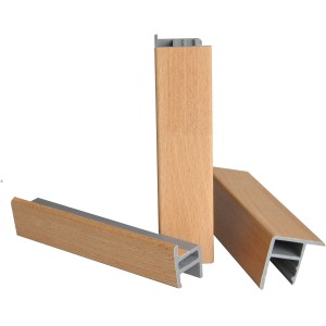 t.b.t. per cucine Top Cucina, decoro legno con profilo in alluminio.