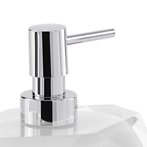 Dettaglio: dispenser sapone t.b.t. con erogatore cromato.