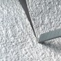 Taglierino LUX 9mm in uso: Taglio di materiale strutturato.