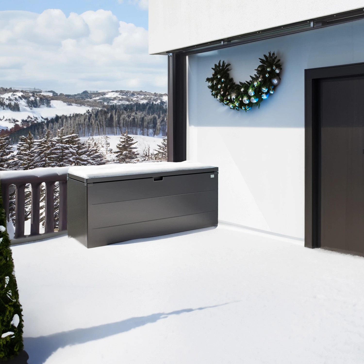 Biohort Stylebox 140, grigio scuro metallizzato, su terrazza innevata. Box universale per giardino e balcone.