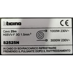 Etichetta di un avvolgicavo t.b.t. con dati tecnici.