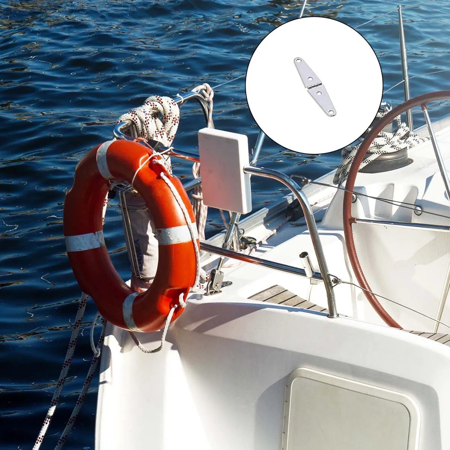 Dettaglio di un raccordo t.b.t. per barche, montato su una barca a vela.