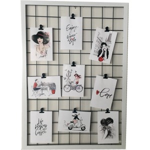 Collage di foto decorative in cornice bianca con clip.