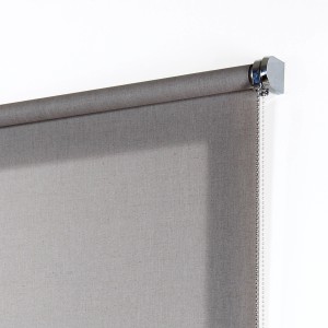 Tenda a rullo t.b.t. grigia con catenella, adatta per finestre e porte.