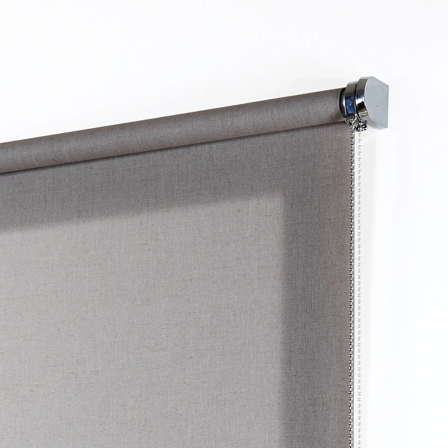 Tenda a rullo t.b.t. grigia con catenella, adatta per finestre e porte.