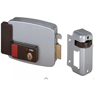 Serratura CISA con contropiastra, argento, per maggiore sicurezza.