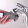 Accessorio grigio t.b.t. per l'installazione del rubinetto in uso.