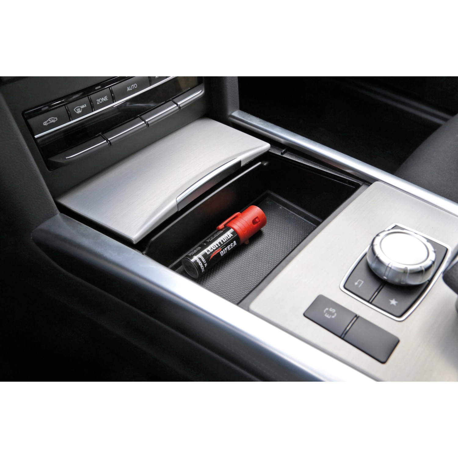 Pennarello t.b.t. nel vano portaoggetti di un'auto.