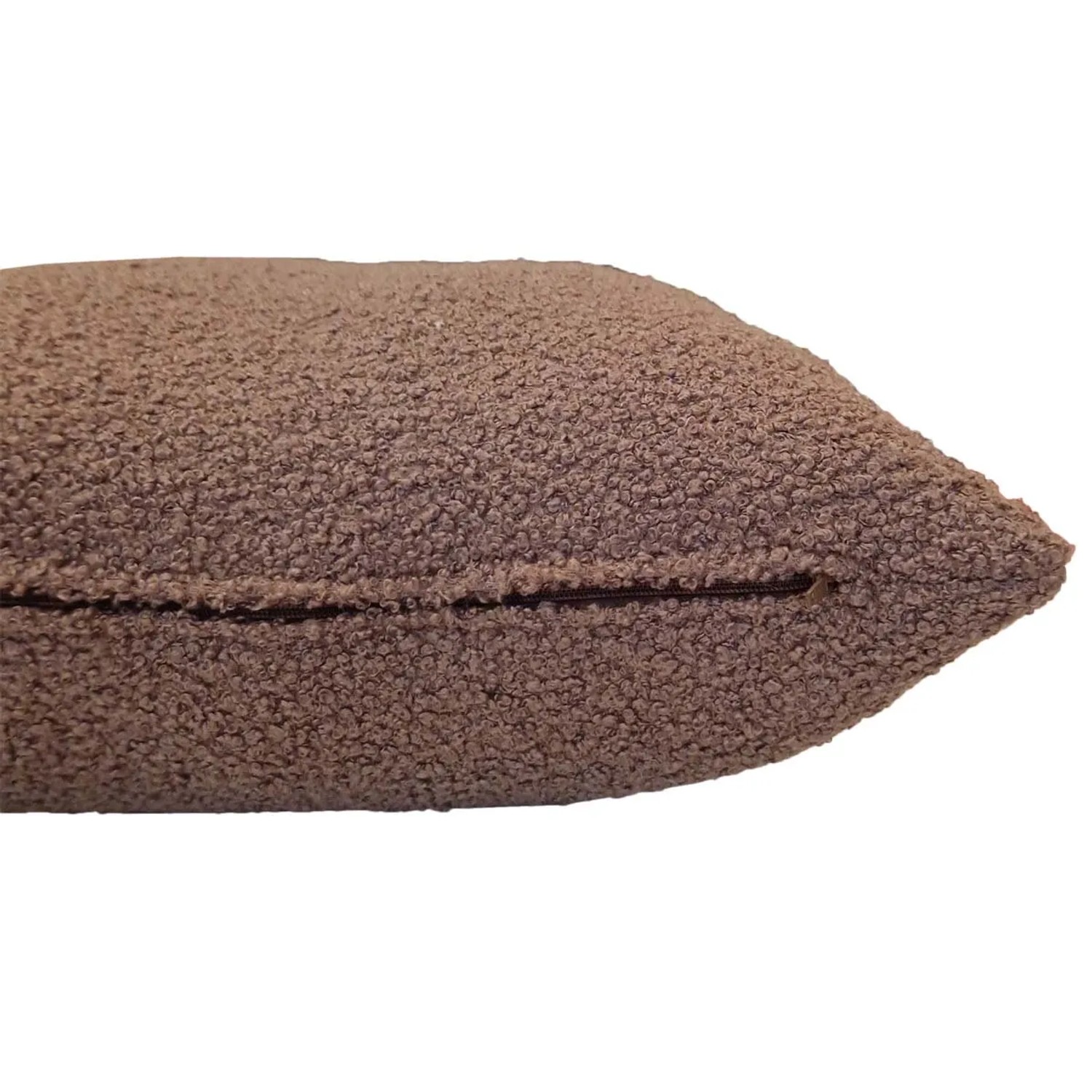 Cuscino t.b.t. marrone con texture effetto teddy, vista dettaglio.