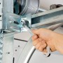LUX Chiave multifunzione Classic in uso: chiave per varie viti e dadi.