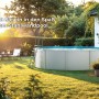 Piscina Gre Pool Bora Bora ovale in acciaio bianco in giardino con scaletta e salottino.