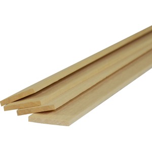 Listelli in legno piallato, colore legno chiaro, per interni e decorazioni.